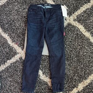 Amazon Essentials Women's Dark Blue Skinny Jeans